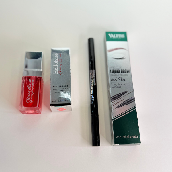 Duo Lápiz de tinta de doble punta más gloss hidratante.